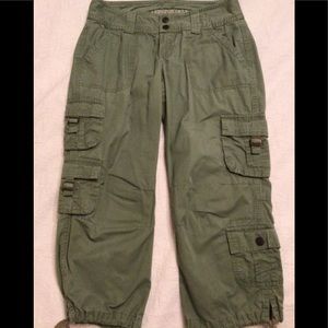 Aeropostale Camo Green Capri Pants